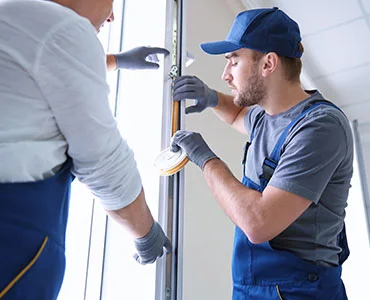 glass repair experts in Town 'n' Country, FL