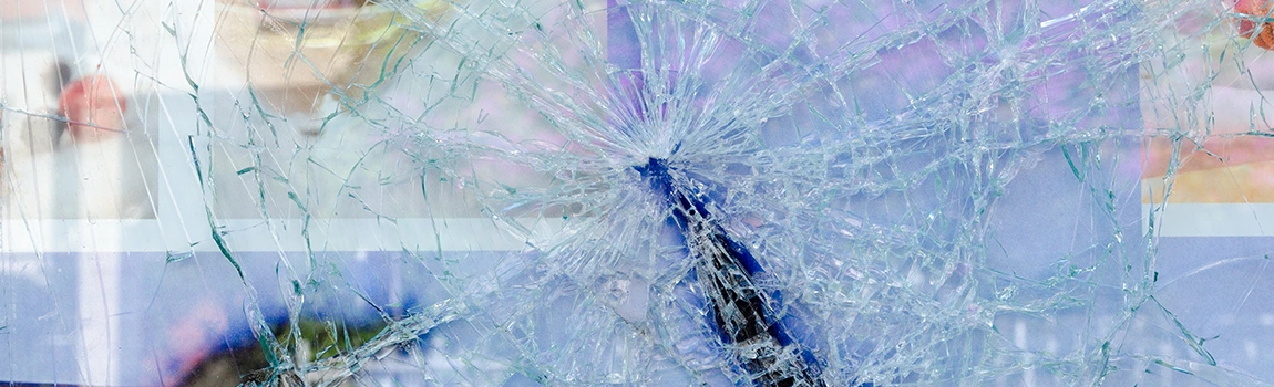 Window Broken Glass Repair in Town 'n' Country, FL