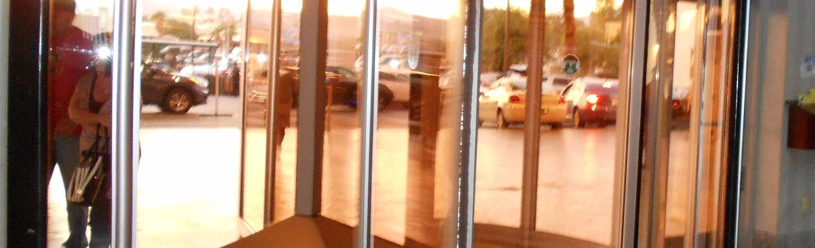Storefront Glass Repair Cost in Town 'n' Country, FL